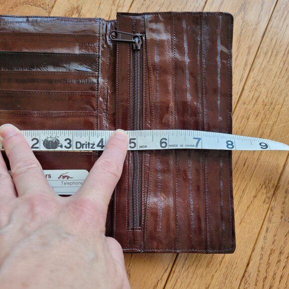 Eel Skin Elegance Reddish Brown Eel Skin Bi Fold Wallet Soft & Functional - Picture 12 of 12